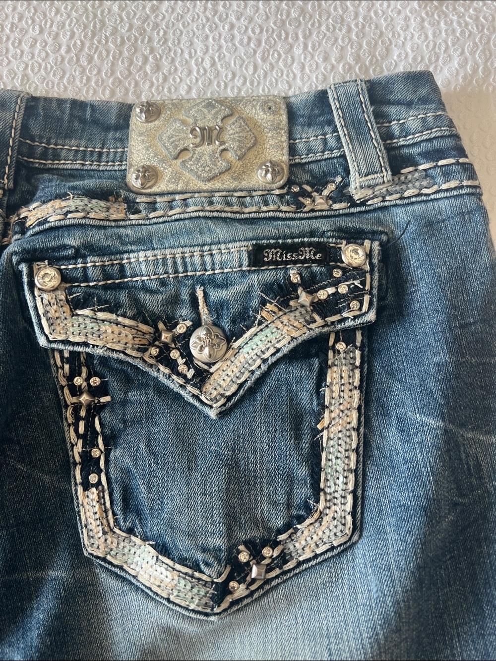 Miss Me Women’s Faded Blue Slim Straight Jeans with Distressed Trim - Picture 9 of 10
